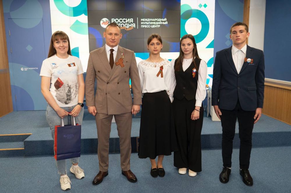 Симферополь присоединился к старту акции «Георгиевская ленточка» Симферополь присоединился к старту акции «Георгиевская ленточка»