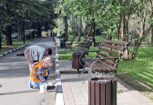 В парках и скверах Симферополя продолжаются работы по весеннему благоустройству В парках и скверах Симферополя продолжаются работы по весеннему благоустройству