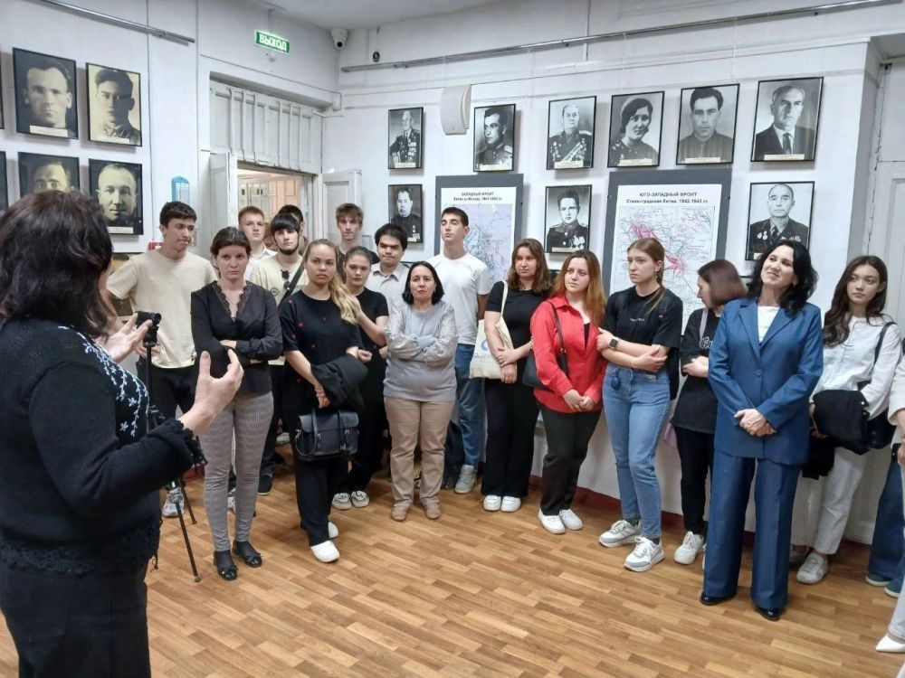 В Крымскотатарском музее культурно-исторического наследия открылась выставка, посвящённая героям Великой Отечественной войны В Крымскотатарском музее культурно-исторического наследия открылась выставка, посвящённая героям Великой Отечественной войны