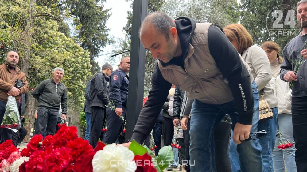 В Ялте почтили память жертв геноцида армян в Османской империи В Ялте почтили память жертв геноцида армян в Османской империи