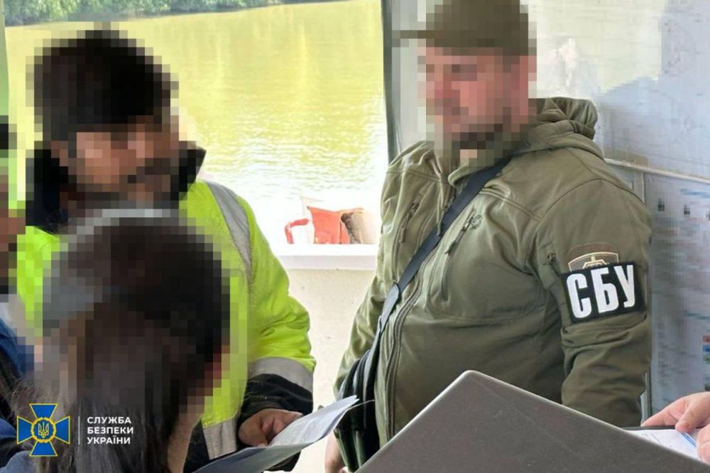 Два майора: Чёрное море. Акт агрессии от СБУ и ГПСУ в отношении судна "теневого флота" России, которое вывозило зерно из Крыма Операцию задержания провели Морская охрана Госпогранслужбы и СБУ – в рамках комплексных мер... Два майора: Чёрное море. Акт агрессии от СБУ и ГПСУ в отношении судна "теневого флота" России, которое вывозило зерно из Крыма Операцию задержания провели Морская охрана Госпогранслужбы и СБУ – в рамках комплексных мер...