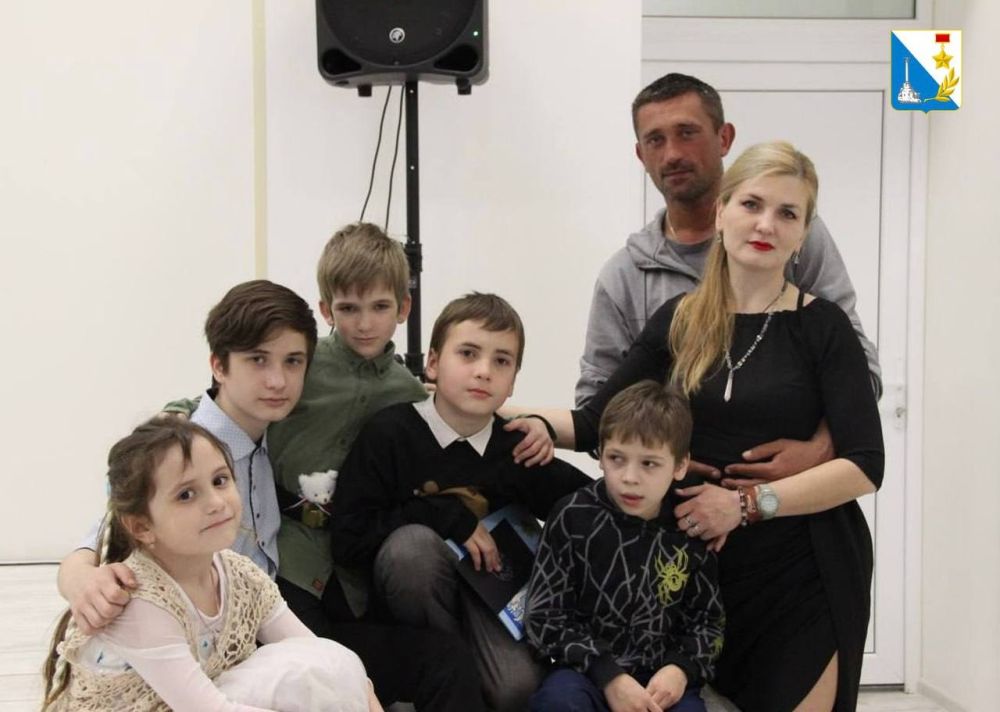 В Севастополе прошёл финал регионального этапа Всероссийского конкурса «Семья года 2025» В Севастополе прошёл финал регионального этапа Всероссийского конкурса «Семья года 2025»