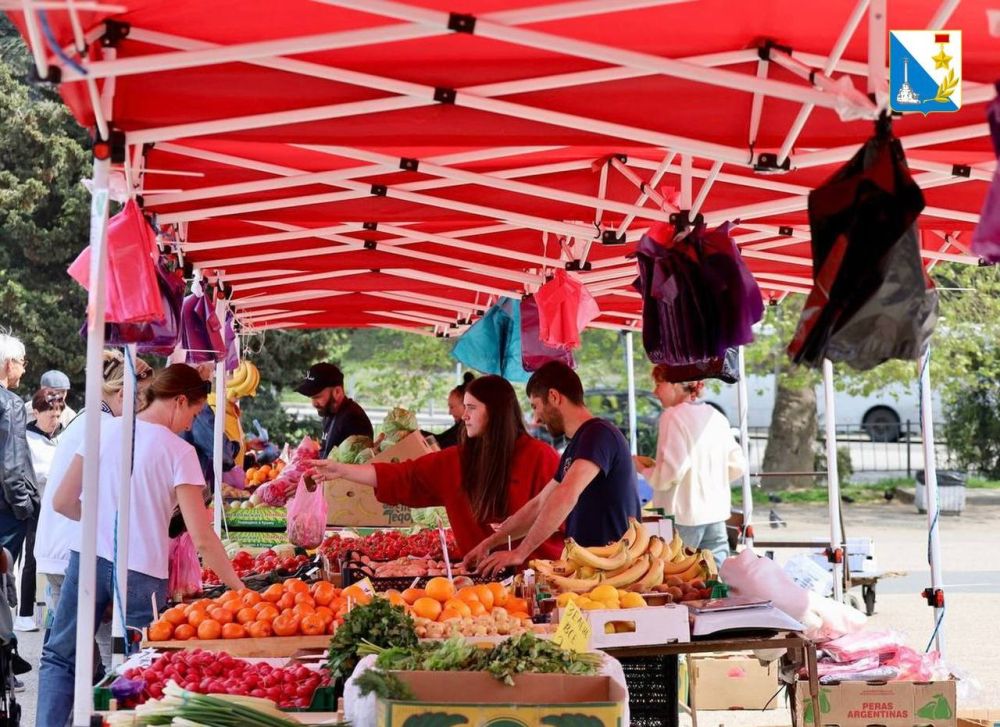 Фермеры из Херсонской, Запорожской областей и ЛНР привезли продукцию в Севастополь Фермеры из Херсонской, Запорожской областей и ЛНР привезли продукцию в Севастополь