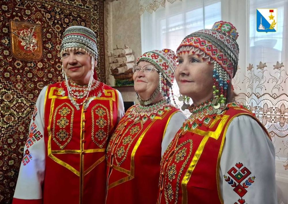 В рамках акции «В гости к ветерану» представители Чувашского национально-культурного общества Севастополя совместно с сотрудниками департамента внутренней политики и Дома ветеранов навестили участника Великой Отечественной... В рамках акции «В гости к ветерану» представители Чувашского национально-культурного общества Севастополя совместно с сотрудниками департамента внутренней политики и Дома ветеранов навестили участника Великой Отечественной...
