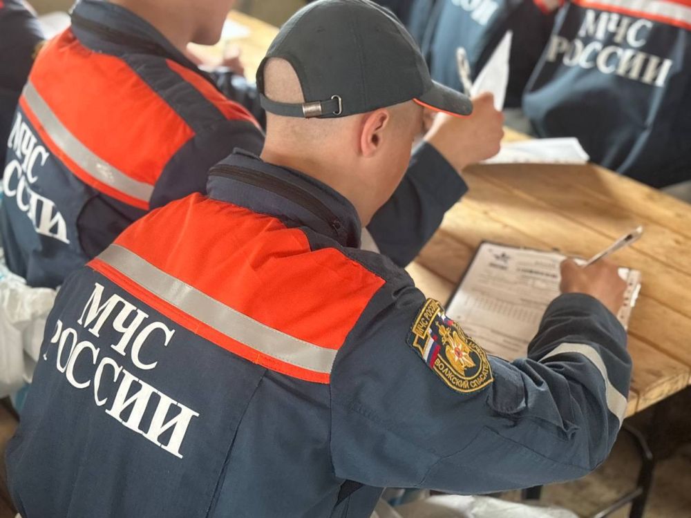 «Диктант Победы» пишут в волонтерском лагере Единой России «Черноморский рубеж». «Диктант Победы» пишут в волонтерском лагере Единой России «Черноморский рубеж».