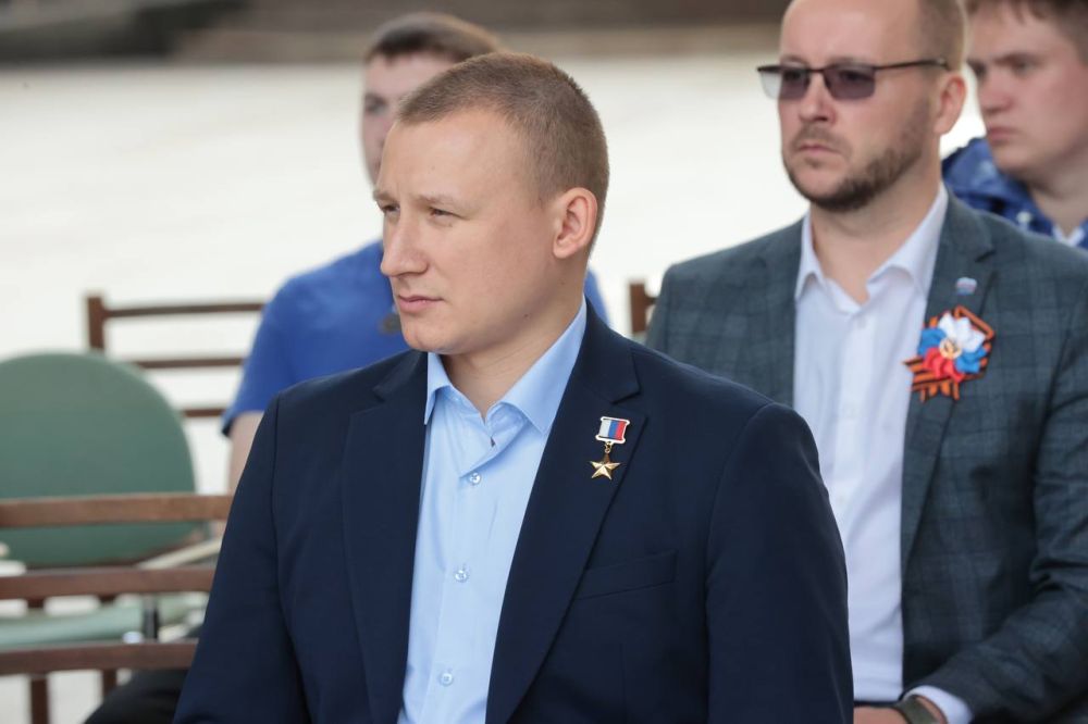 «Диктант Победы» написали на площадке у здания крымского парламента «Диктант Победы» написали на площадке у здания крымского парламента