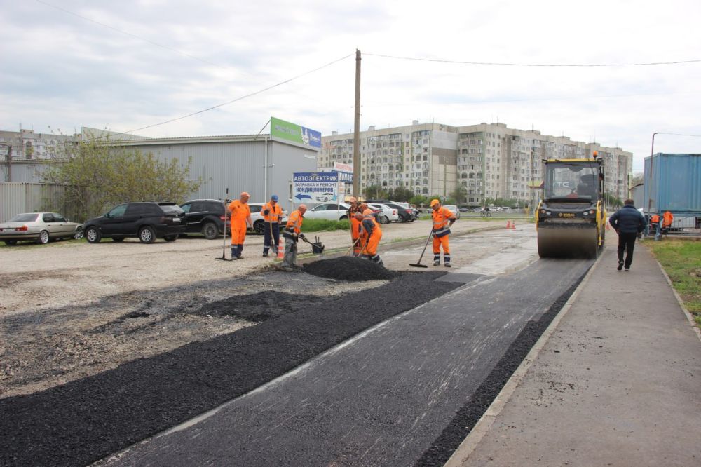 На улице Луки Войно-Ясенецкого выполняется ямочный ремонт На улице Луки Войно-Ясенецкого выполняется ямочный ремонт