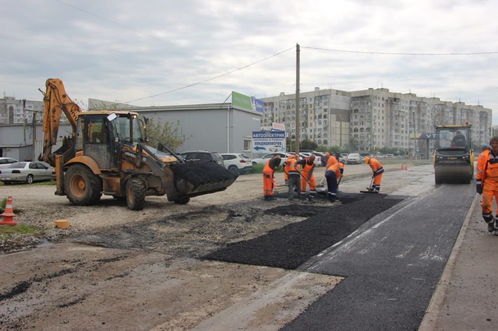 На улице Луки Войно-Ясенецкого выполняется ямочный ремонт На улице Луки Войно-Ясенецкого выполняется ямочный ремонт