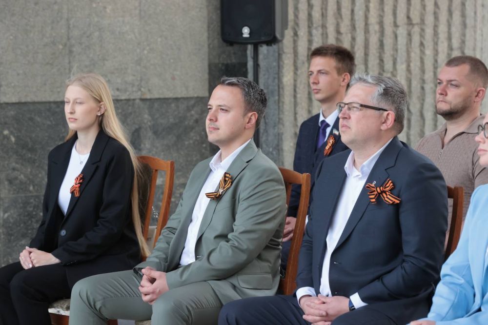 «Диктант Победы» написали на площадке у здания крымского парламента «Диктант Победы» написали на площадке у здания крымского парламента
