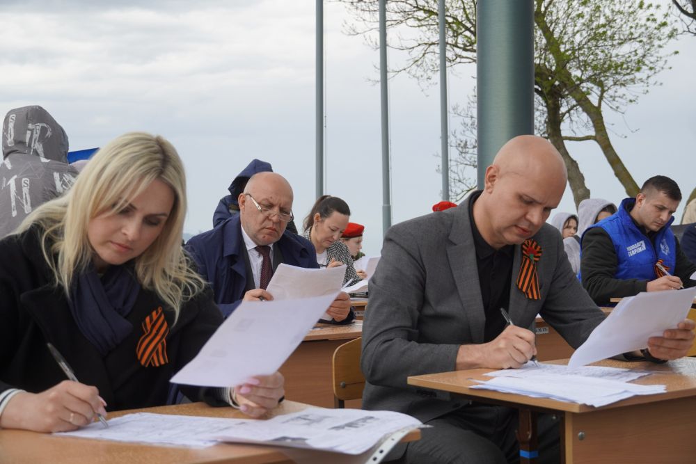 #Диктант_Победы. В Керчи прошел «Диктант Победы», посвященный 80-летию победы в Великой Отечественной войне #Диктант_Победы. В Керчи прошел «Диктант Победы», посвященный 80-летию победы в Великой Отечественной войне