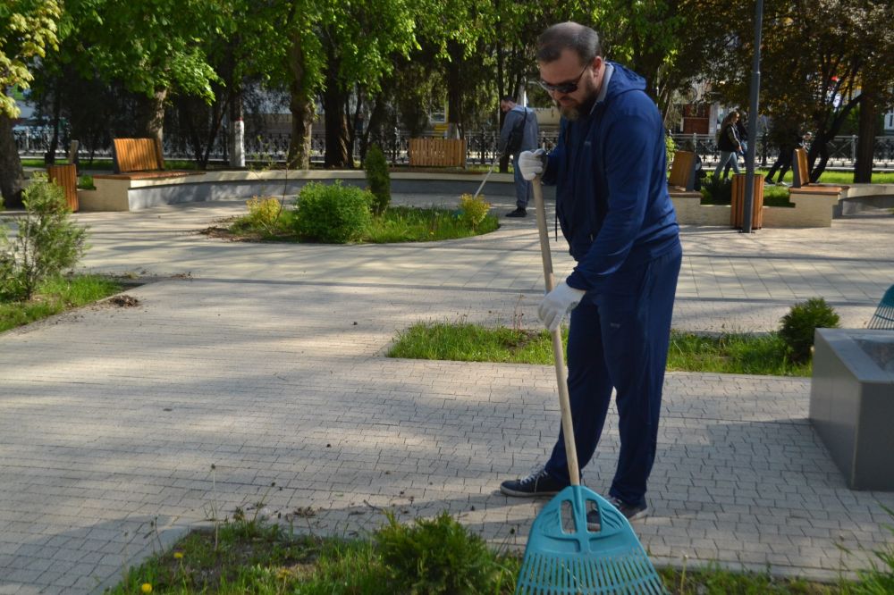 Сотрудники МинЖКХ приняли участие во Всероссийском субботнике Сотрудники МинЖКХ приняли участие во Всероссийском субботнике