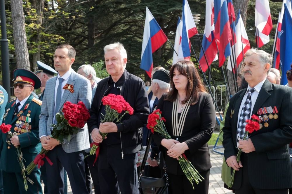 В Крыму почтили память жертв Чернобыльской катастрофы В Крыму почтили память жертв Чернобыльской катастрофы