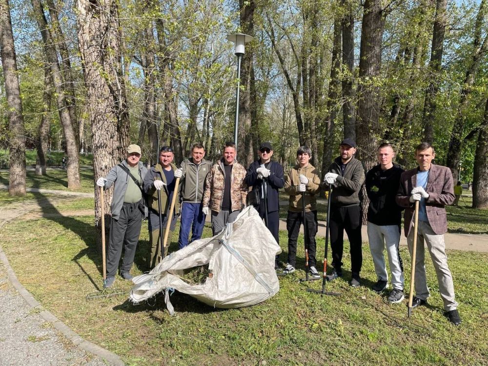 Коллектив Минприроды Крыма принял участие во Всероссийском субботнике Коллектив Минприроды Крыма принял участие во Всероссийском субботнике