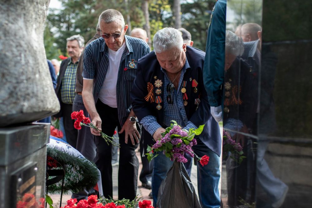 В Симферополе почтили память жертв Чернобыльской катастрофы В Симферополе почтили память жертв Чернобыльской катастрофы