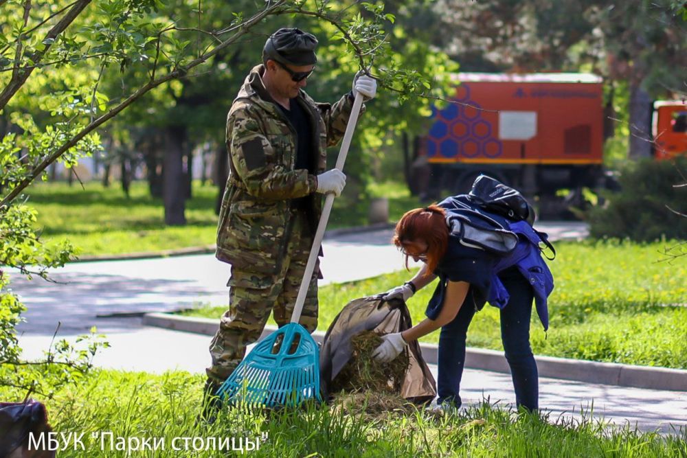 В парках и скверах Симферополя прошёл Всероссийский субботник В парках и скверах Симферополя прошёл Всероссийский субботник