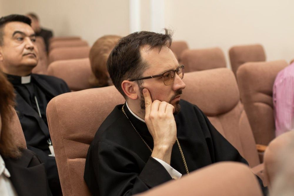 Руслан Якубов принял участие в заседании Общественного совета по гармонизации межнациональных отношений администрации города Симферополя Руслан Якубов принял участие в заседании Общественного совета по гармонизации межнациональных отношений администрации города Симферополя