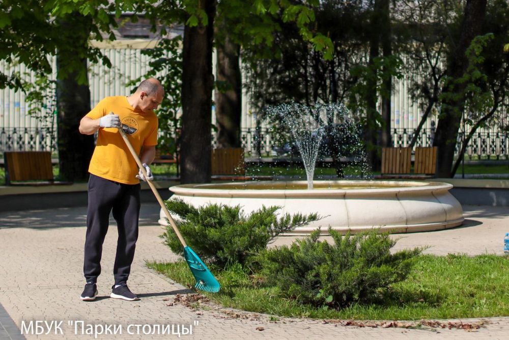 В парках и скверах Симферополя прошёл Всероссийский субботник В парках и скверах Симферополя прошёл Всероссийский субботник