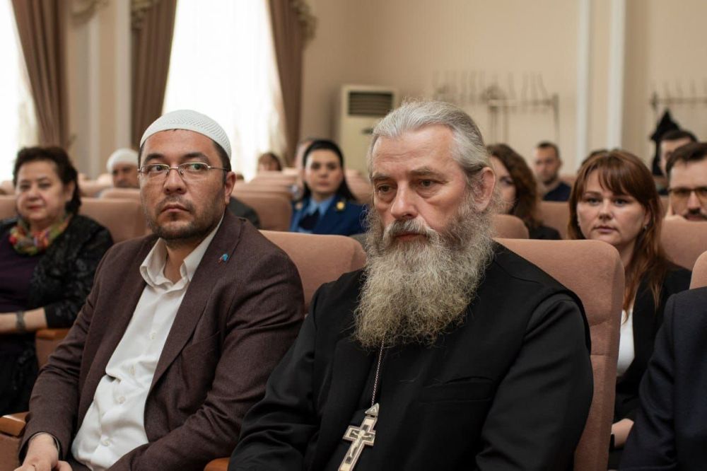 Руслан Якубов принял участие в заседании Общественного совета по гармонизации межнациональных отношений администрации города Симферополя Руслан Якубов принял участие в заседании Общественного совета по гармонизации межнациональных отношений администрации города Симферополя