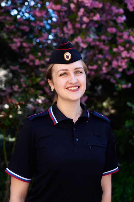 Старший методист Культурного центра МВД по Республике Крым младший лейтенант внутренней службы Камелия Педан желает всем жителям и гостям полуострова положительных эмоций и #Хороших_выходных