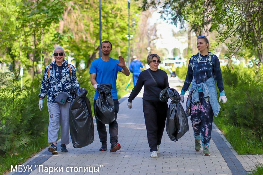 В парках и скверах Симферополя прошёл Всероссийский субботник В парках и скверах Симферополя прошёл Всероссийский субботник