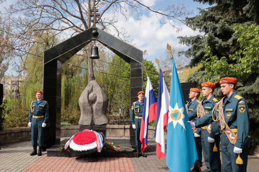 В Крыму почтили память жертв Чернобыльской катастрофы В Крыму почтили память жертв Чернобыльской катастрофы