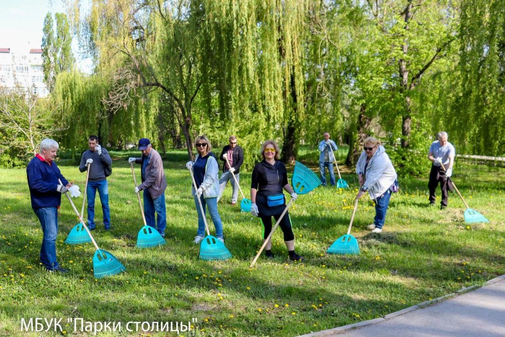 В парках и скверах Симферополя прошёл Всероссийский субботник В парках и скверах Симферополя прошёл Всероссийский субботник