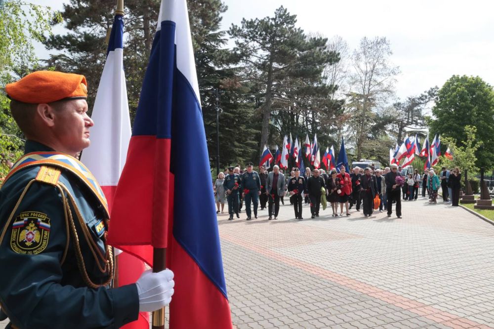 В Крыму почтили память жертв Чернобыльской катастрофы В Крыму почтили память жертв Чернобыльской катастрофы