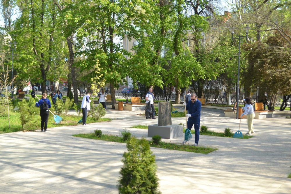 Сотрудники МинЖКХ приняли участие во Всероссийском субботнике Сотрудники МинЖКХ приняли участие во Всероссийском субботнике