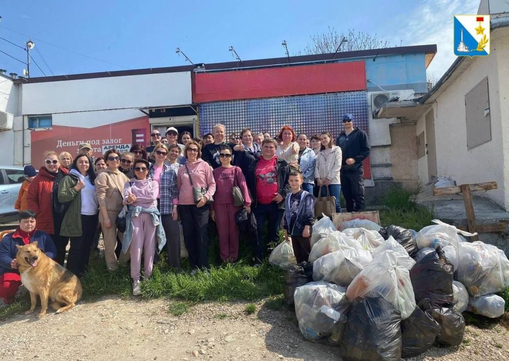В Севастополе проходят субботники В Севастополе проходят субботники