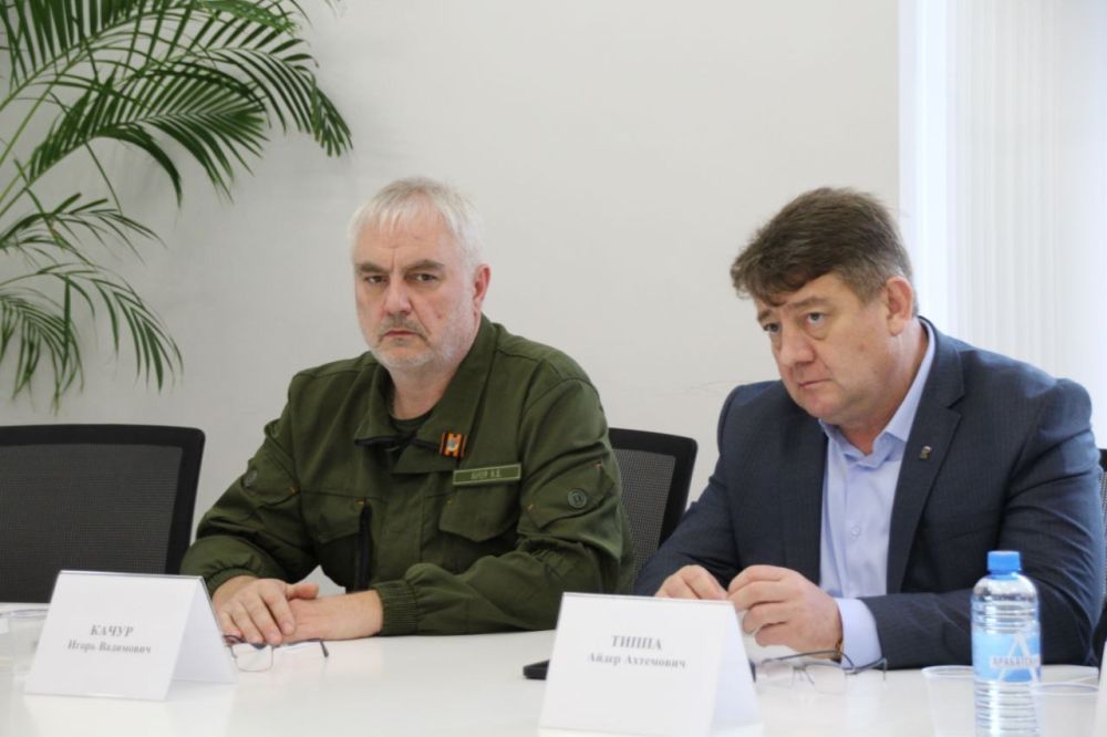 В Симферополе состоялся «круглый стол» Общественной палаты Республики Крым на тему: «От возрождения к единству и процветанию» В Симферополе состоялся «круглый стол» Общественной палаты Республики Крым на тему: «От возрождения к единству и процветанию»