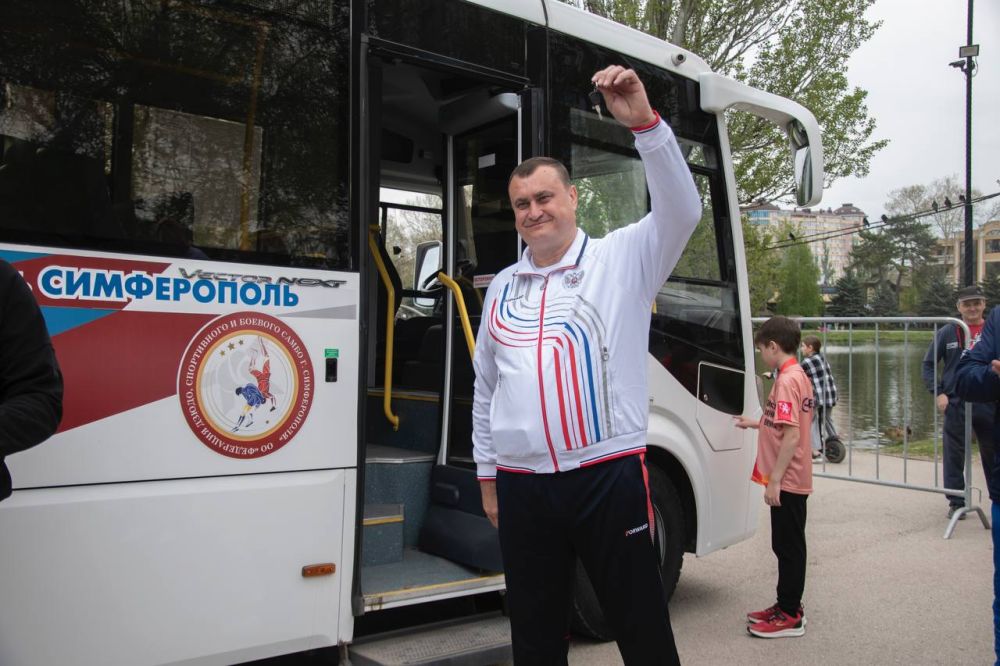Михаил Афанасьев: Рад поделиться приятной новостью: сегодня мы передали нашей муниципальной спортивной школе единоборств новый автобус Михаил Афанасьев: Рад поделиться приятной новостью: сегодня мы передали нашей муниципальной спортивной школе единоборств новый автобус