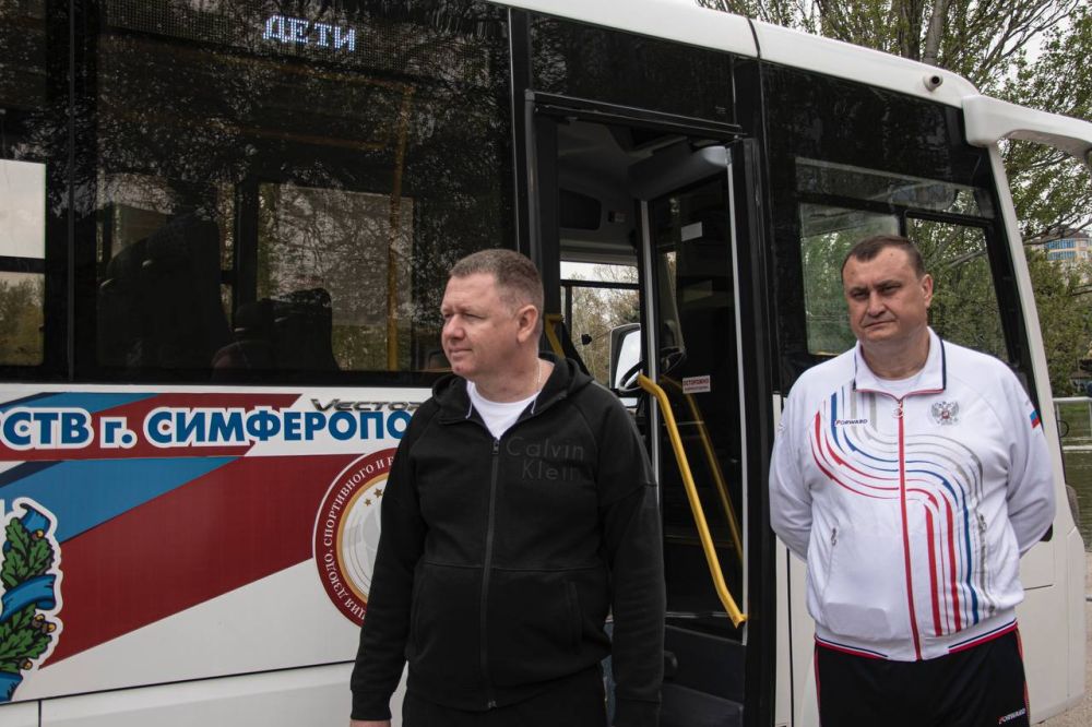 Михаил Афанасьев: Рад поделиться приятной новостью: сегодня мы передали нашей муниципальной спортивной школе единоборств новый автобус Михаил Афанасьев: Рад поделиться приятной новостью: сегодня мы передали нашей муниципальной спортивной школе единоборств новый автобус