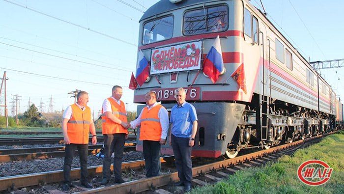 Состав из 54-х грузовых вагонов за 26 часов прошел маршрут по железнодорожным маршрутам Донецкого и Мелитополь-Херсонского филиалов ФГУП «ЖДН» до Севастополя Состав из 54-х грузовых вагонов за 26 часов прошел маршрут по железнодорожным маршрутам Донецкого и Мелитополь-Херсонского филиалов ФГУП «ЖДН» до Севастополя