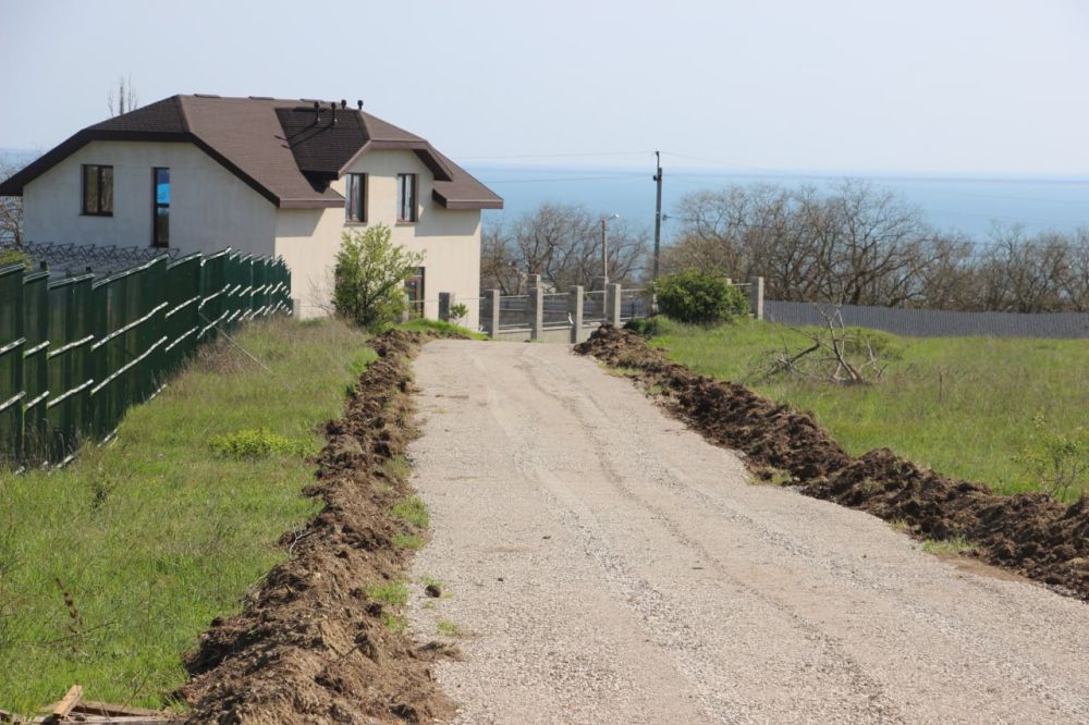 #жкх. В Керчи силами Керченского филиала ГУП РК «Крымавтодор» выполняется грейдирование грунтовых дорог #жкх. В Керчи силами Керченского филиала ГУП РК «Крымавтодор» выполняется грейдирование грунтовых дорог