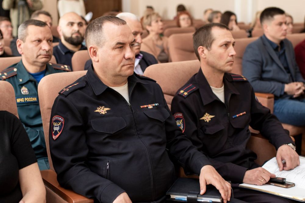 В Симферополе состоялось оперативно-хозяйственное совещание, в ходе которого руководители структурных подразделений отчитались о проделанной работе В Симферополе состоялось оперативно-хозяйственное совещание, в ходе которого руководители структурных подразделений отчитались о проделанной работе