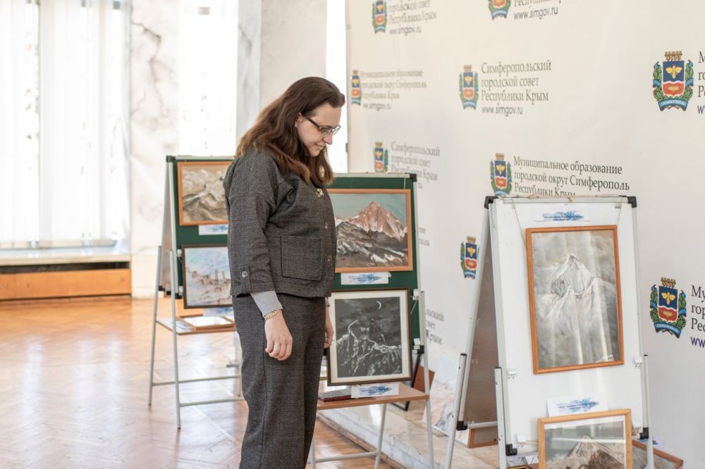 В крымской столице состоялось открытие выставки «К вершинам великой Отчизны» В крымской столице состоялось открытие выставки «К вершинам великой Отчизны»