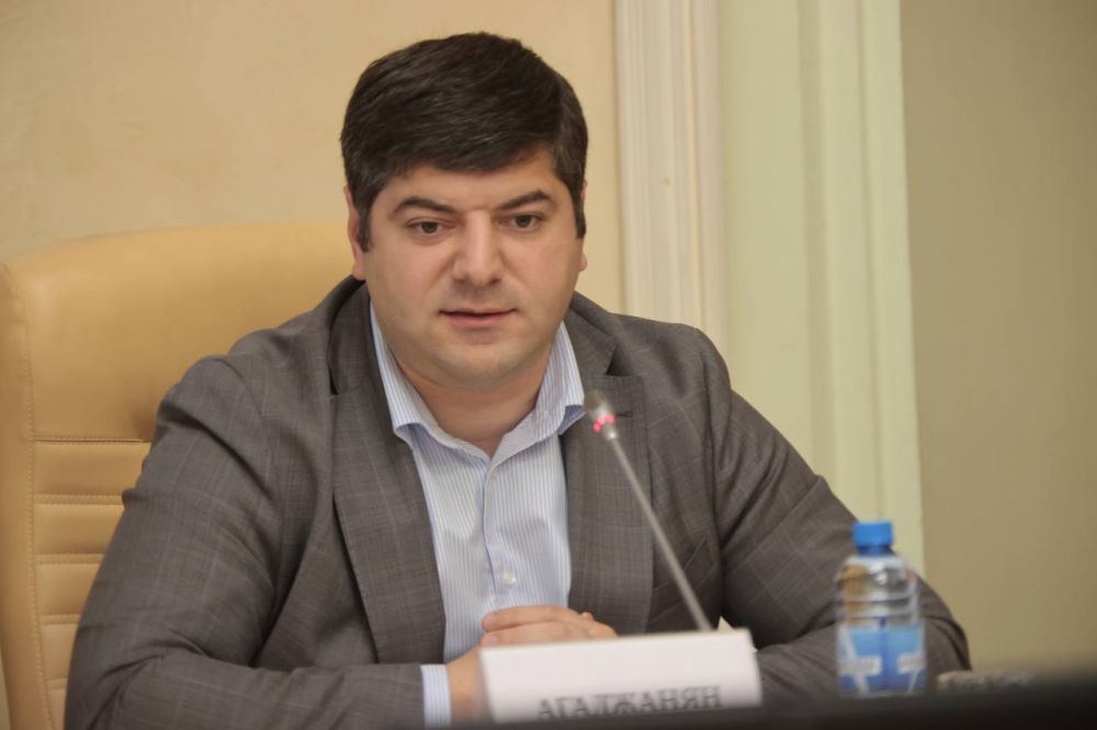На заседании Комитета по промышленности, торговле и предпринимательству под председательством Оксаны Доброрез депутаты обсудили вопросы, касающиеся цен на социально значимые продовольственные товары, и функционирования... На заседании Комитета по промышленности, торговле и предпринимательству под председательством Оксаны Доброрез депутаты обсудили вопросы, касающиеся цен на социально значимые продовольственные товары, и функционирования...