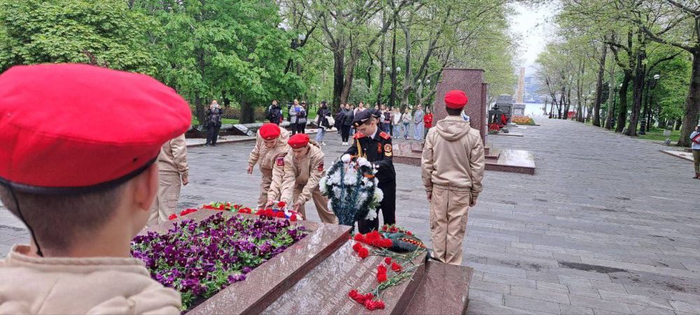 В канун 80-летия Великой Победы кадеты 6-А класса Лицея искусств города Керчи посетили город- герой Новороссийск В канун 80-летия Великой Победы кадеты 6-А класса Лицея искусств города Керчи посетили город- герой Новороссийск