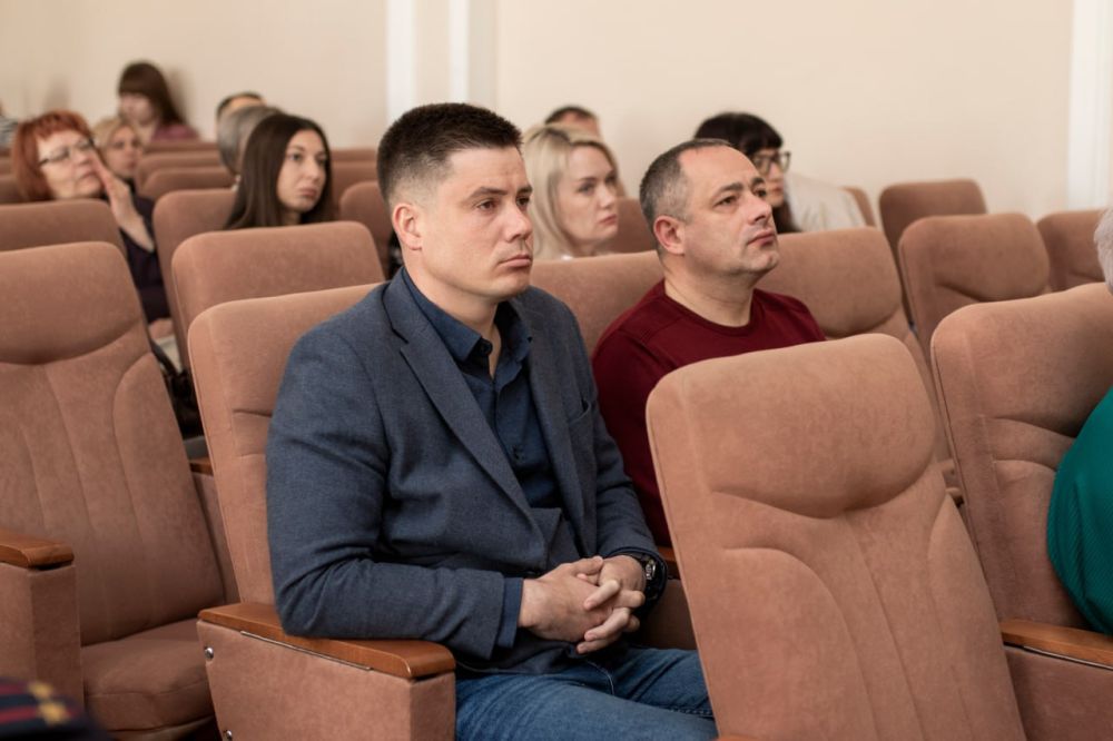 В Симферополе состоялось оперативно-хозяйственное совещание, в ходе которого руководители структурных подразделений отчитались о проделанной работе В Симферополе состоялось оперативно-хозяйственное совещание, в ходе которого руководители структурных подразделений отчитались о проделанной работе