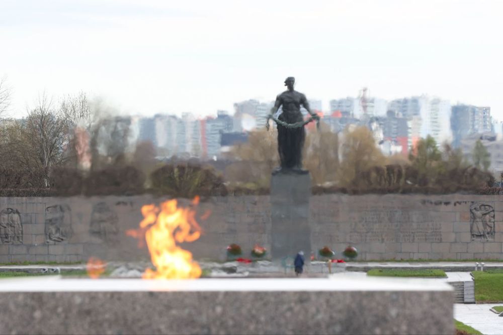 Владимир Константинов: В преддверии 80-летия Великой Победы в рамках мероприятий Совета законодателей России почтили память солдат и мирных жителей, погибших в годы Великой Отечественной войны, на Пискаревском мемориальном... Владимир Константинов: В преддверии 80-летия Великой Победы в рамках мероприятий Совета законодателей России почтили память солдат и мирных жителей, погибших в годы Великой Отечественной войны, на Пискаревском мемориальном...