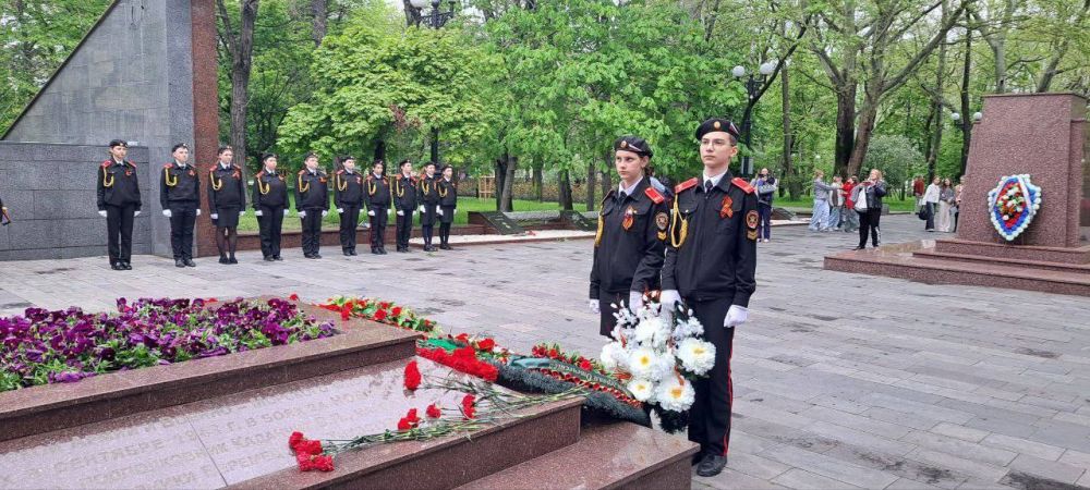 В канун 80-летия Великой Победы кадеты 6-А класса Лицея искусств города Керчи посетили город- герой Новороссийск В канун 80-летия Великой Победы кадеты 6-А класса Лицея искусств города Керчи посетили город- герой Новороссийск