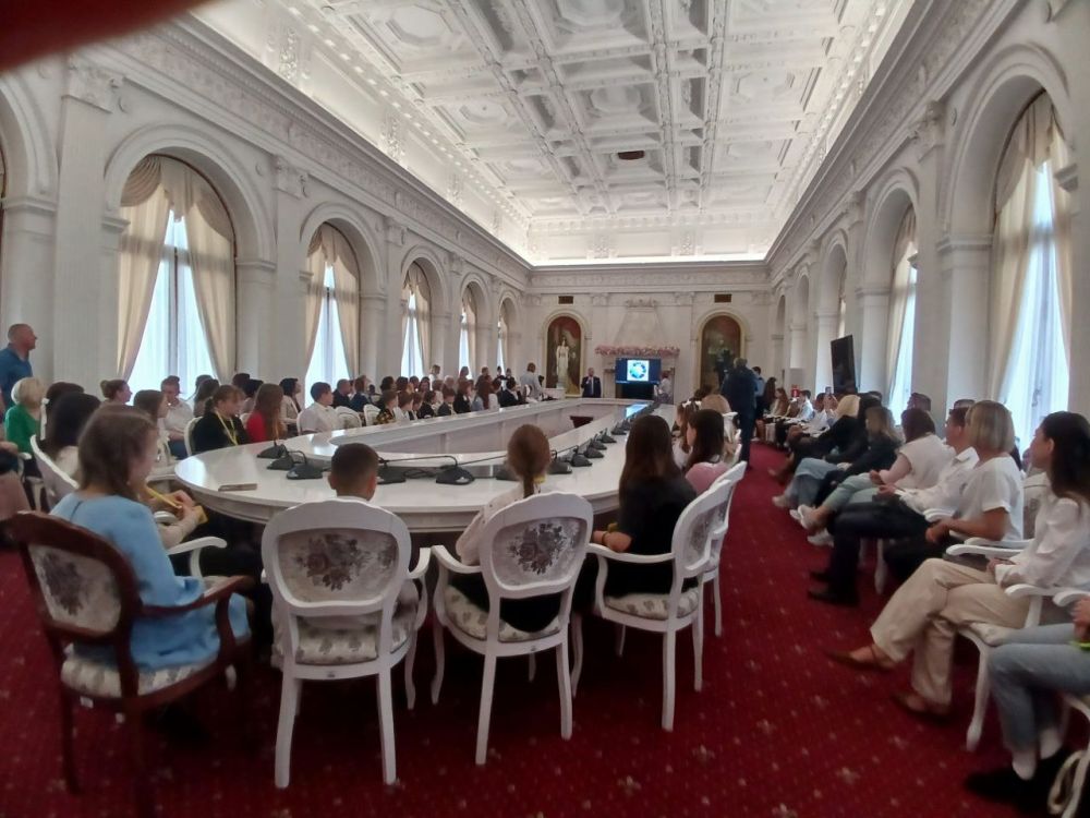 26 апреля 2025 года в Белом зале Ливадийского дворца состоялась церемония награждения победителей и призёров Регионального конкурса проектов в области космонавтики «Звездная эстафета в Крыму» 26 апреля 2025 года в Белом зале Ливадийского дворца состоялась церемония награждения победителей и призёров Регионального конкурса проектов в области космонавтики «Звездная эстафета в Крыму»