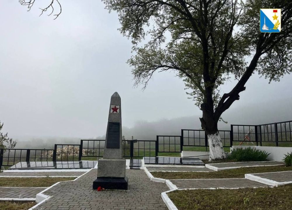 Сотрудники Главного контрольного управления города Севастополя по поручению губернатора Михаила Развожаева провели работы по благоустройству объекта культурного наследия – «Братское кладбище пограничников и воинов 242-й... Сотрудники Главного контрольного управления города Севастополя по поручению губернатора Михаила Развожаева провели работы по благоустройству объекта культурного наследия – «Братское кладбище пограничников и воинов 242-й...