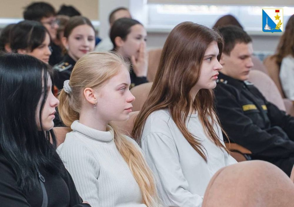 Во всех школах и организациях среднего профессионального образования Севастополя прошли уроки из цикла «Разговоры о важном», посвященные Дню Весны и Труда Во всех школах и организациях среднего профессионального образования Севастополя прошли уроки из цикла «Разговоры о важном», посвященные Дню Весны и Труда