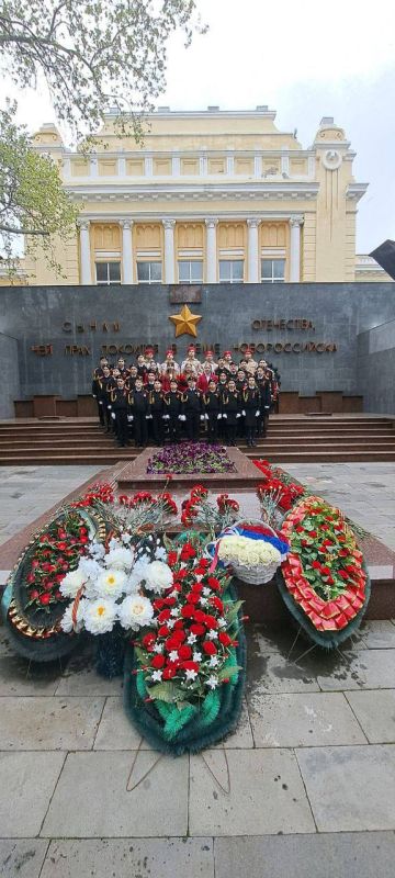 В канун 80-летия Великой Победы кадеты 6-А класса Лицея искусств города Керчи посетили город- герой Новороссийск В канун 80-летия Великой Победы кадеты 6-А класса Лицея искусств города Керчи посетили город- герой Новороссийск