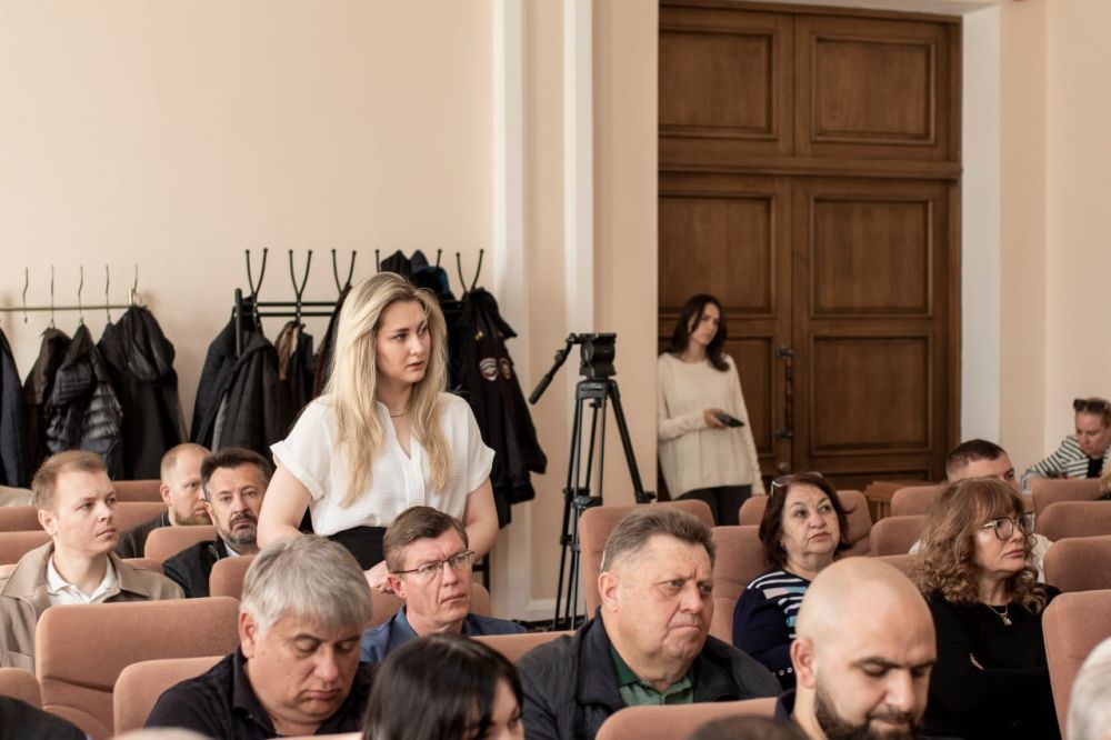 В Симферополе состоялось оперативно-хозяйственное совещание, в ходе которого руководители структурных подразделений отчитались о проделанной работе В Симферополе состоялось оперативно-хозяйственное совещание, в ходе которого руководители структурных подразделений отчитались о проделанной работе