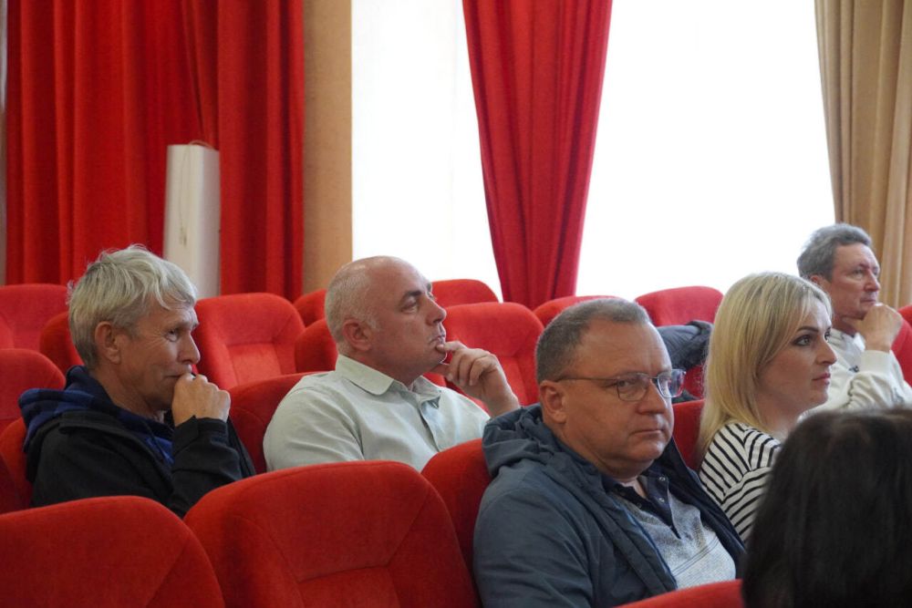 #городские_новости. В администрации Керчи обсудили концепцию благоустройства территории в Героевском #городские_новости. В администрации Керчи обсудили концепцию благоустройства территории в Героевском