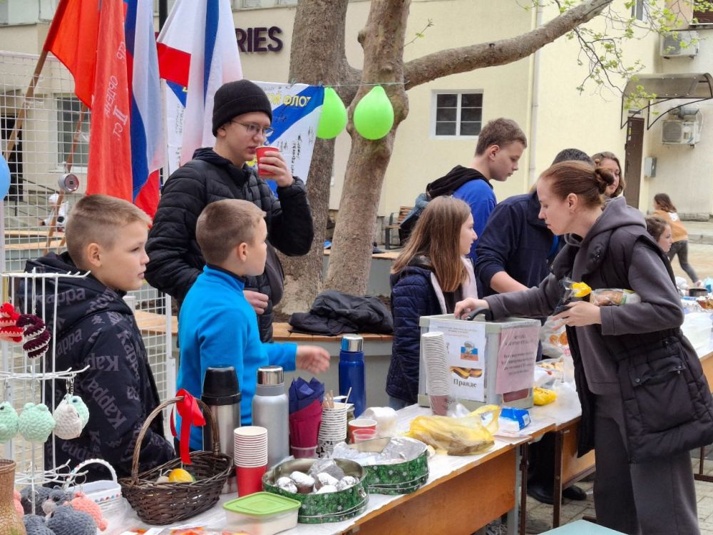 В Форосе прошла благотворительная ярмарка в поддержку участников СВО В Форосе прошла благотворительная ярмарка в поддержку участников СВО