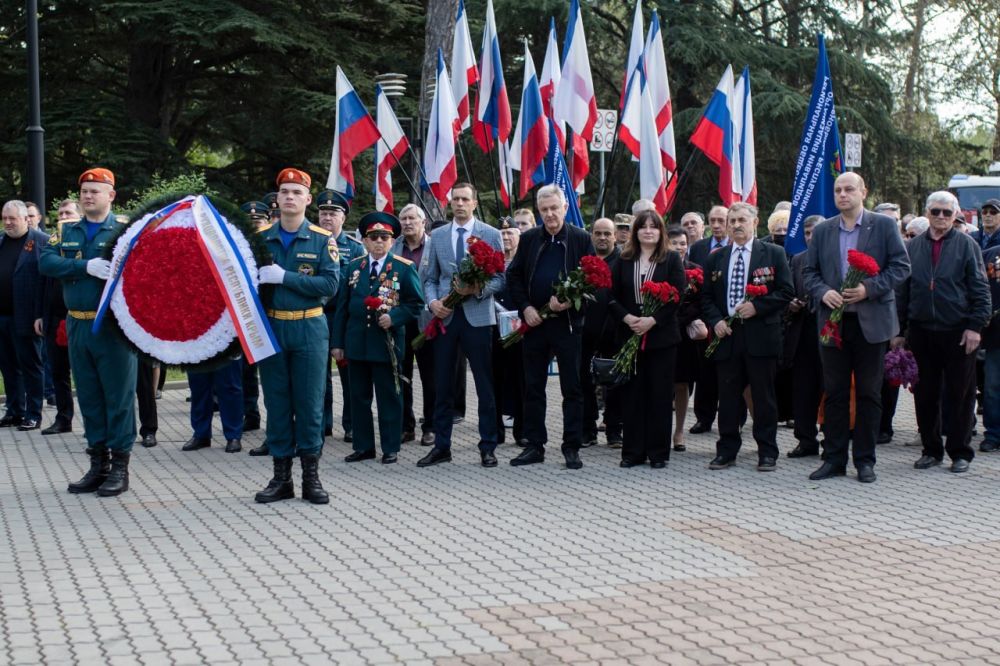 Заместитель министра труда и социальной защиты РК Анна Бугулова приняла участие в траурной церемонии, посвященной 39-й годовщине со дня аварии на Чернобыльской АЭС, которая состоялась у Мемориала жертвам Чернобыльской... Заместитель министра труда и социальной защиты РК Анна Бугулова приняла участие в траурной церемонии, посвященной 39-й годовщине со дня аварии на Чернобыльской АЭС, которая состоялась у Мемориала жертвам Чернобыльской...