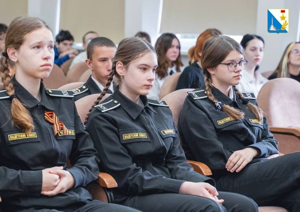 Во всех школах и организациях среднего профессионального образования Севастополя прошли уроки из цикла «Разговоры о важном», посвященные Дню Весны и Труда Во всех школах и организациях среднего профессионального образования Севастополя прошли уроки из цикла «Разговоры о важном», посвященные Дню Весны и Труда